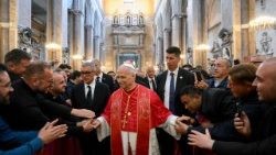 Đức Lêô XIV tại Naples: Hãy mang đến sự gần gũi giữa những bất bình đẳng và khó khăn