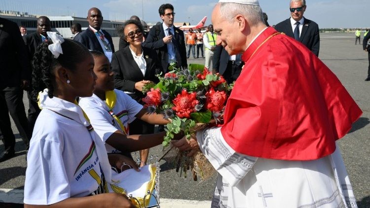 Ngày tông du thứ sáu tại châu Phi: Từ Cameroon đến Angola