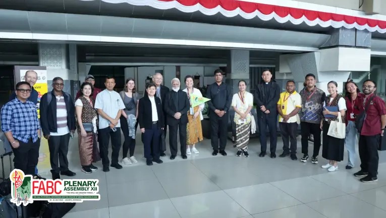 Các tình nguyện viên hoàn tất công tác chuẩn bị cuối cùng khi các đại biểu FABC đến JAKARTA