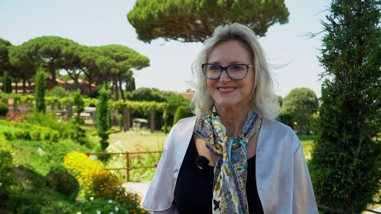 Melissa Parke: Vũ khí hạt nhân và trí tuệ nhân tạo đòi hỏi một cách tư duy mới